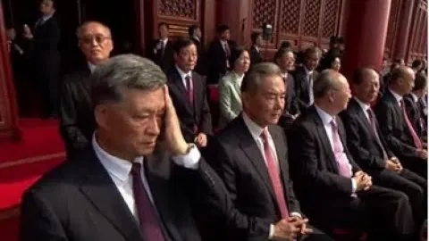 尝一口西瓜，唤醒你的味蕾。